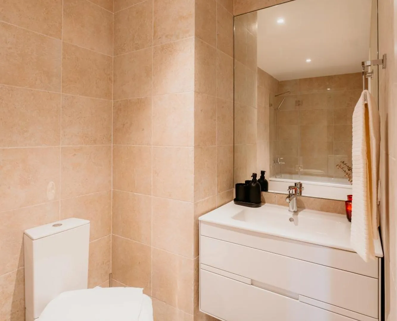 Mary Pink - No 3C - Sublime Two-Bedroom Apartment Lisboa Portugal