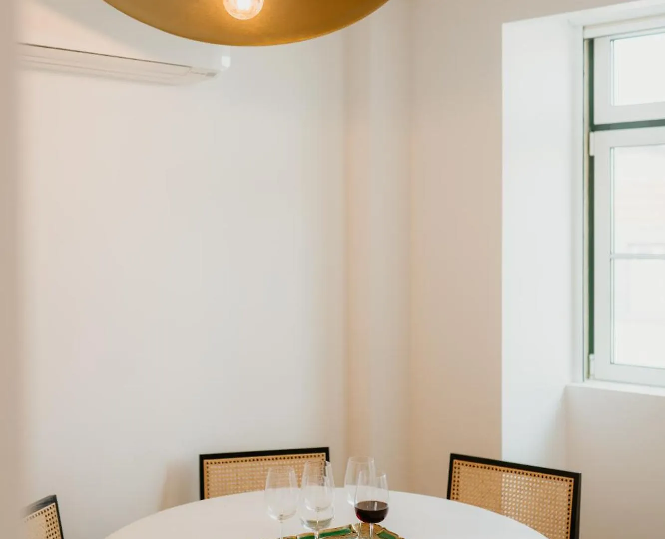 Mary Pink - No 3C - Sublime Two-Bedroom Apartment Lisbon