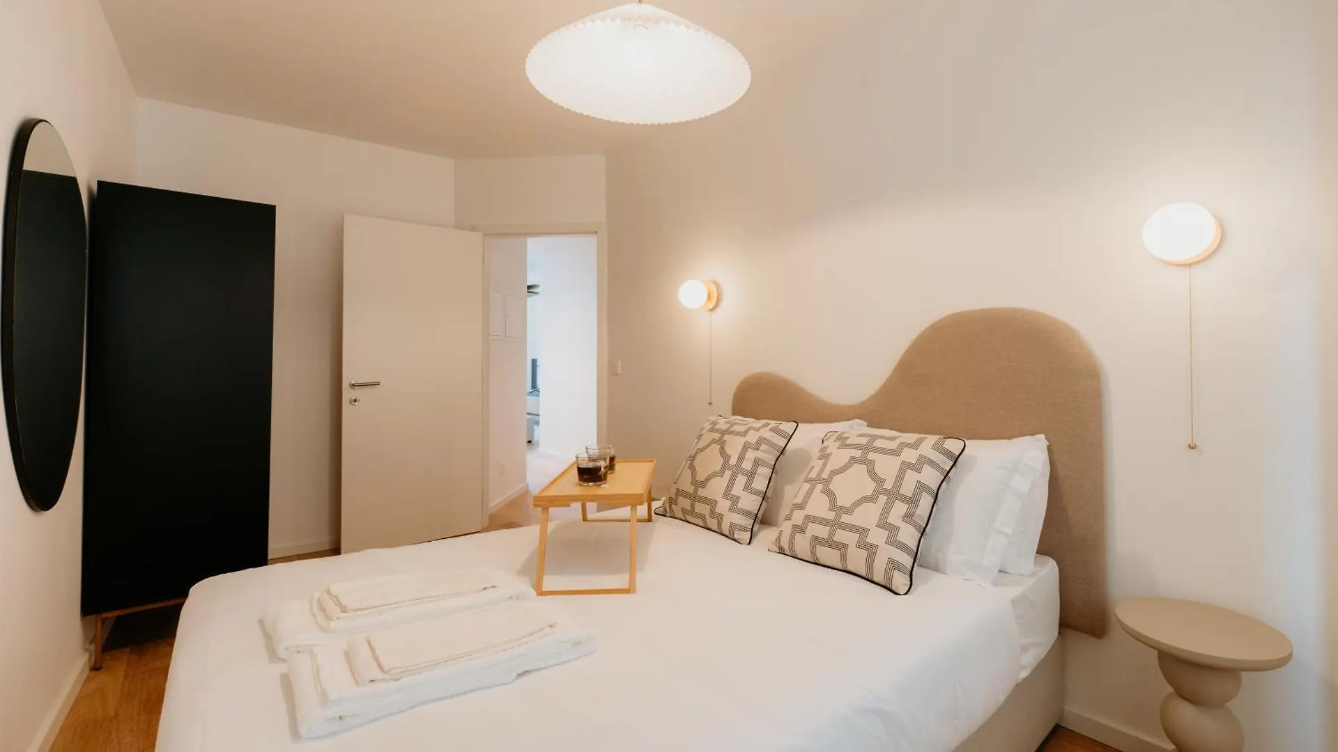 Mary Pink - No 3C - Sublime Two-Bedroom Apartment Lisbon Portugal