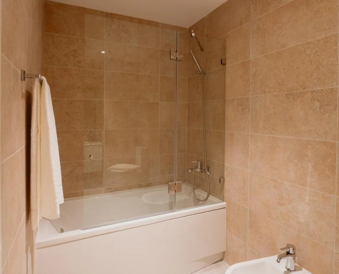 Mary Pink - No 3C - Sublime Two-Bedroom Apartment Lisbon