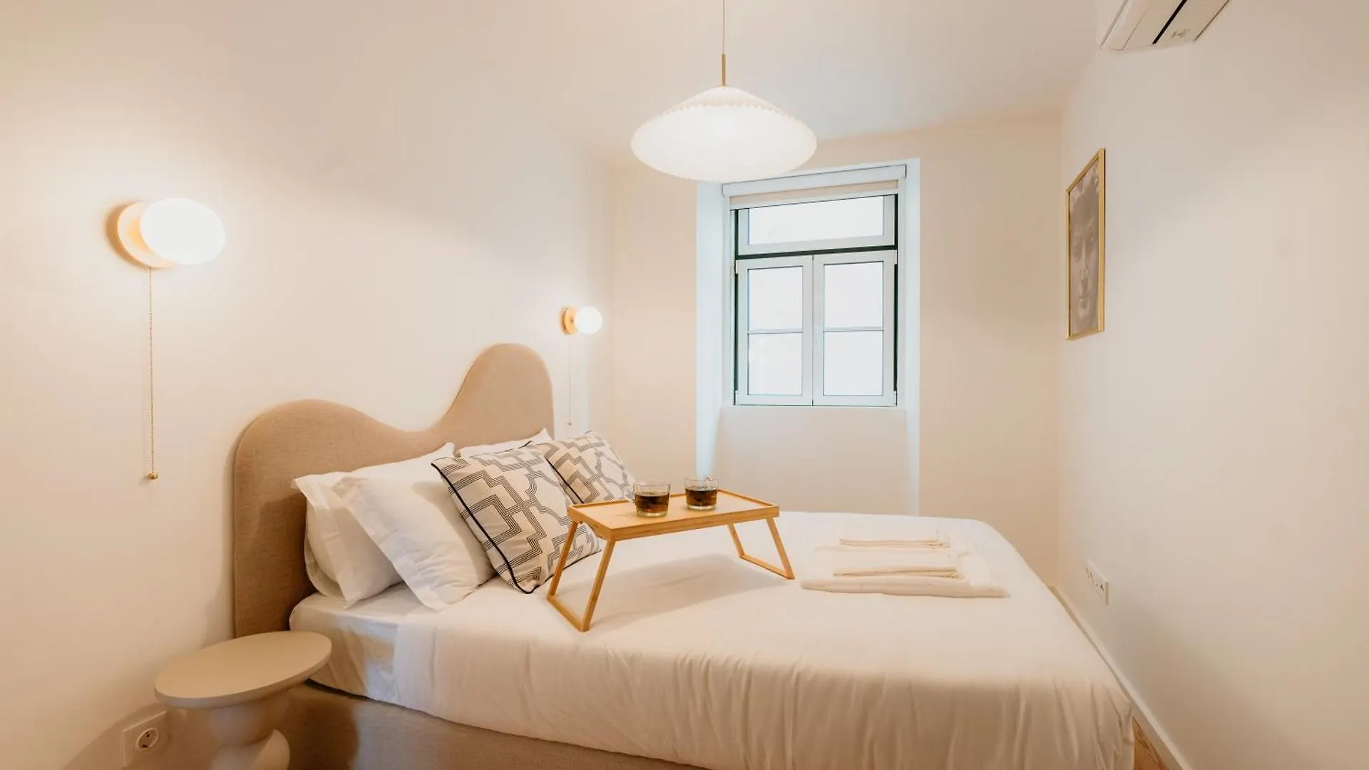 Mary Pink - No 3C - Sublime Two-Bedroom Apartment Lisbon Portugal